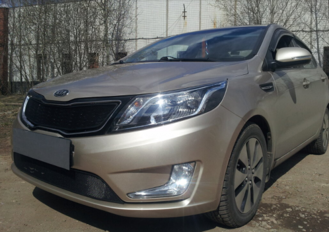Защита радиатора "Standart" Kia Rio Premium (2012-2015) верх, чёрная купить недорого с доставкой в Курган