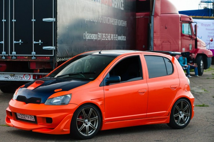 Накладки на пороги "Zero Fighter" Toyota Vitz купить недорого с доставкой в Курган